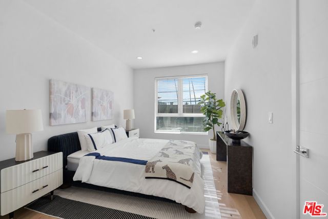 105 S Mariposa Avenue 204, Los Angeles, CA 90004