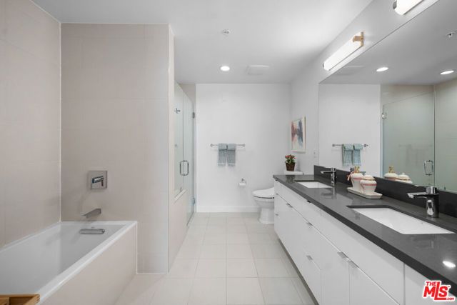 105 S Mariposa Avenue 204, Los Angeles, CA 90004