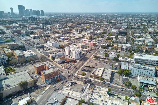830 S Hoover Street, Los Angeles, CA 90005