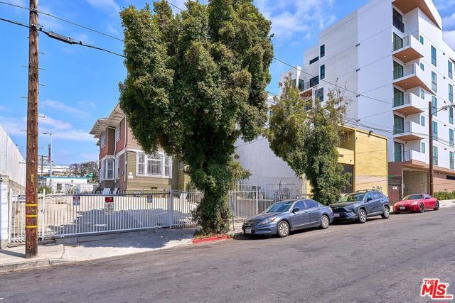 830 S Hoover Street, Los Angeles, CA 90005