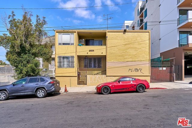 830 S Hoover Street, Los Angeles, CA 90005