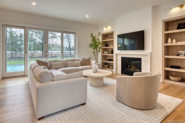 14 Happy Lane, Westhampton Beach, NY 11978