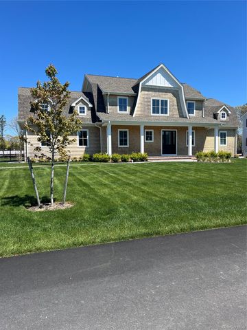 14 Happy Lane, Westhampton Beach, NY 11978
