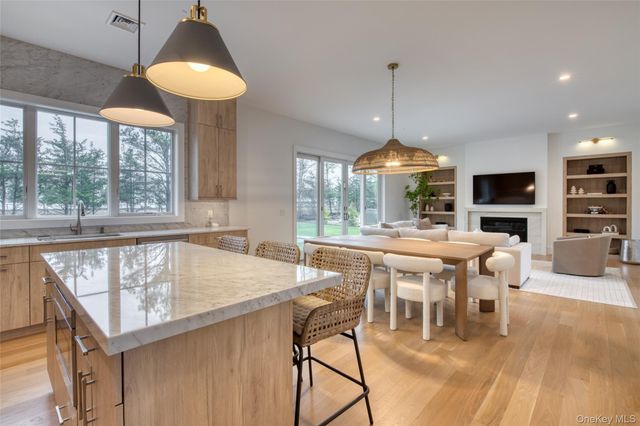 14 Happy Lane, Westhampton Beach, NY 11978
