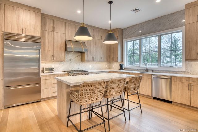 14 Happy Lane, Westhampton Beach, NY 11978