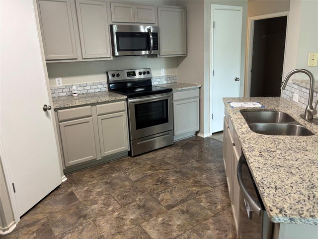 2101 Whistling WAY, Taylor, TX 76574