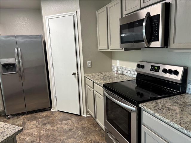 2101 Whistling WAY, Taylor, TX 76574