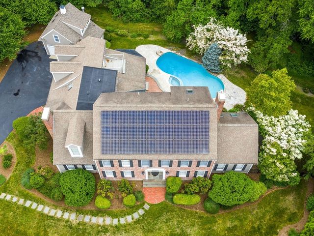18 Old Colony Dr, Dover, MA 02030