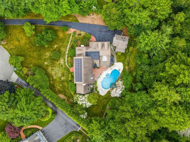 18 Old Colony Dr, Dover, MA 02030