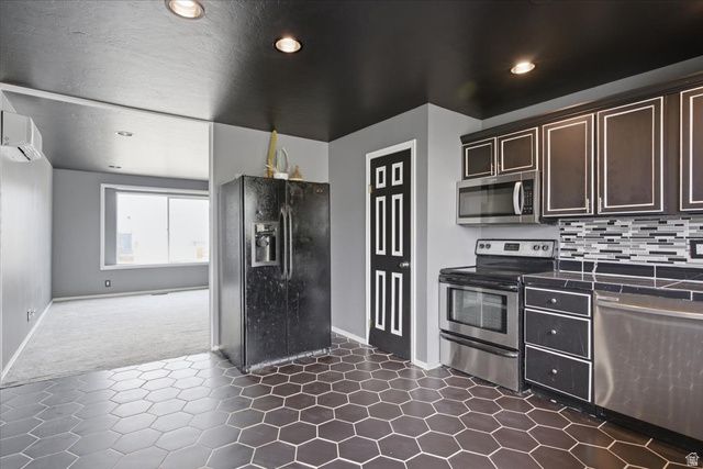 7985 S SAINT IVES LN, West Jordan, UT 84088
