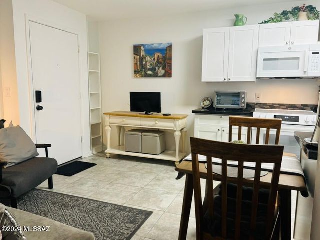 1810 E Blacklidge Dr Apt 105, Tucson, AZ 85719