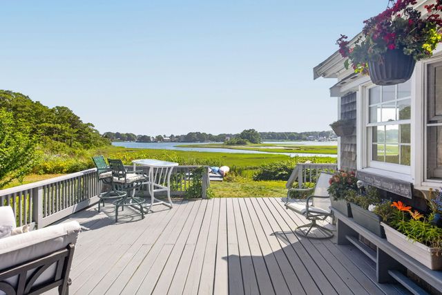 21 Kens Way Street, West Yarmouth, MA 02673