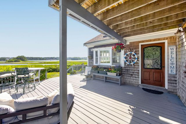 21 Kens Way Street, West Yarmouth, MA 02673