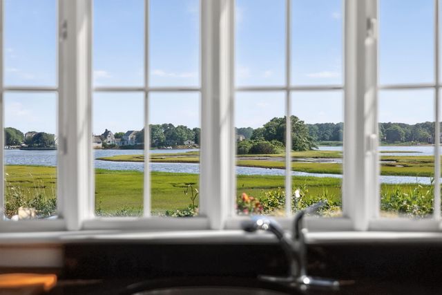 21 Kens Way Street, West Yarmouth, MA 02673