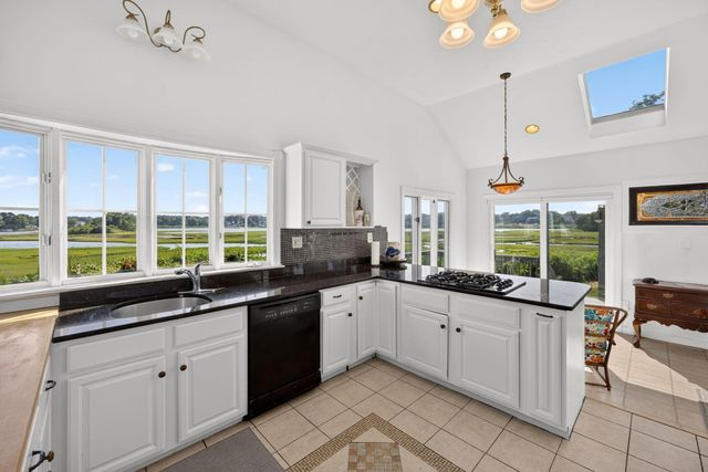 21 Kens Way Street, West Yarmouth, MA 02673