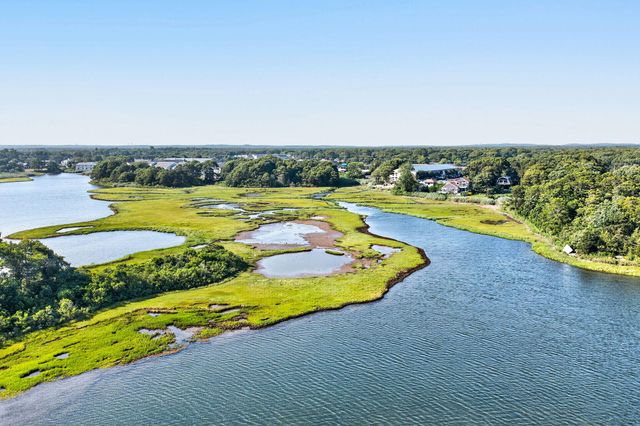 21 Kens Way Street, West Yarmouth, MA 02673
