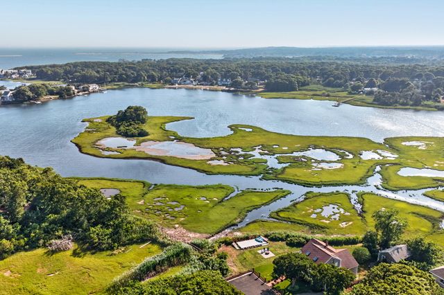 21 Kens Way Street, West Yarmouth, MA 02673