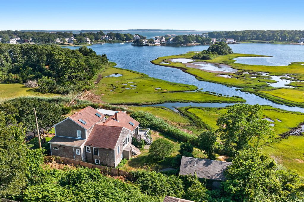21 Kens Way Street, West Yarmouth, MA 02673