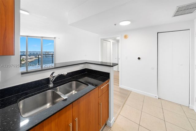 335 S Biscayne Blvd 1910, Miami, FL 33131