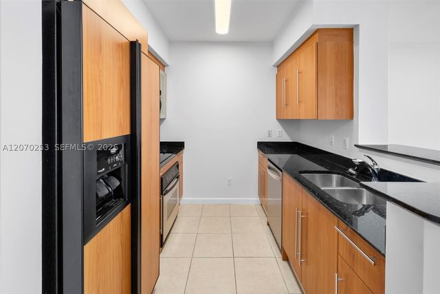 335 S Biscayne Blvd 1910, Miami, FL 33131