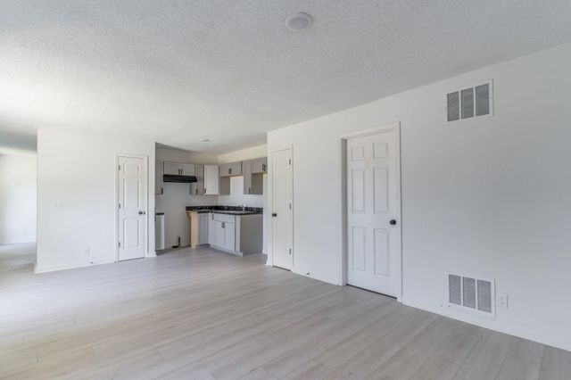 1601 E Catalina, Wichita, KS 67216