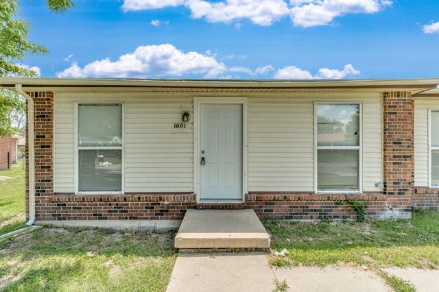 1601 E Catalina, Wichita, KS 67216
