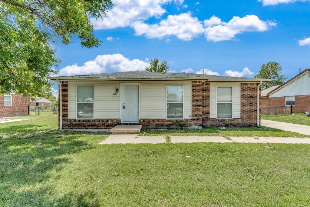 1601 E Catalina, Wichita, KS 67216