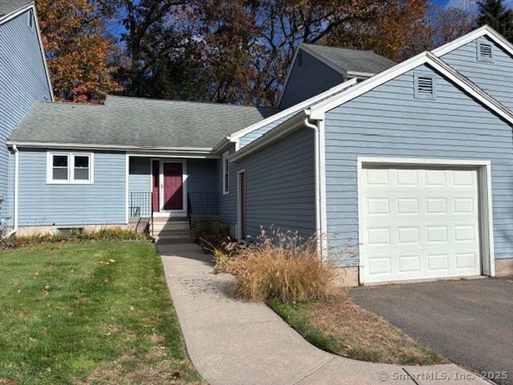 24 Rushford Meade, Granby, CT 06035