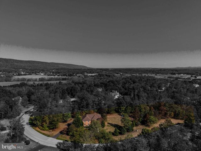 16 APPALOOSA WAY, Carlisle, PA 17015