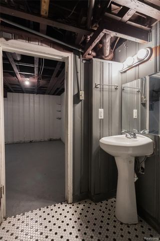 17136 Birchcrest Drive, Detroit, MI 48221