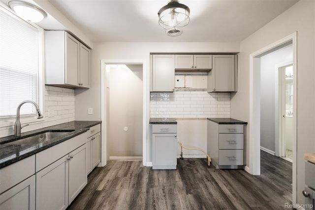 17136 Birchcrest Drive, Detroit, MI 48221