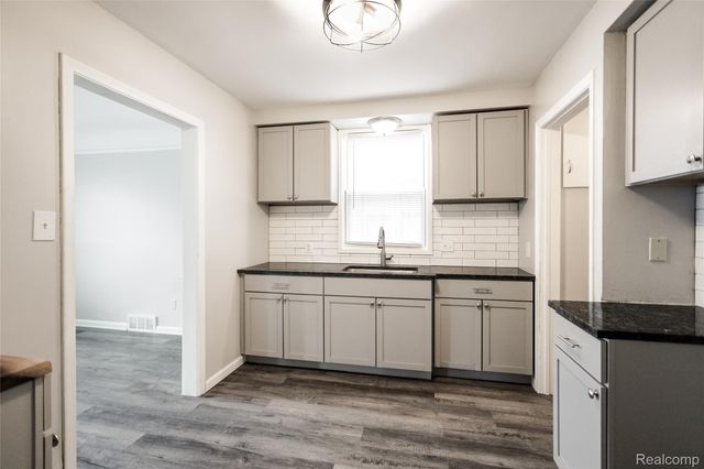 17136 Birchcrest Drive, Detroit, MI 48221