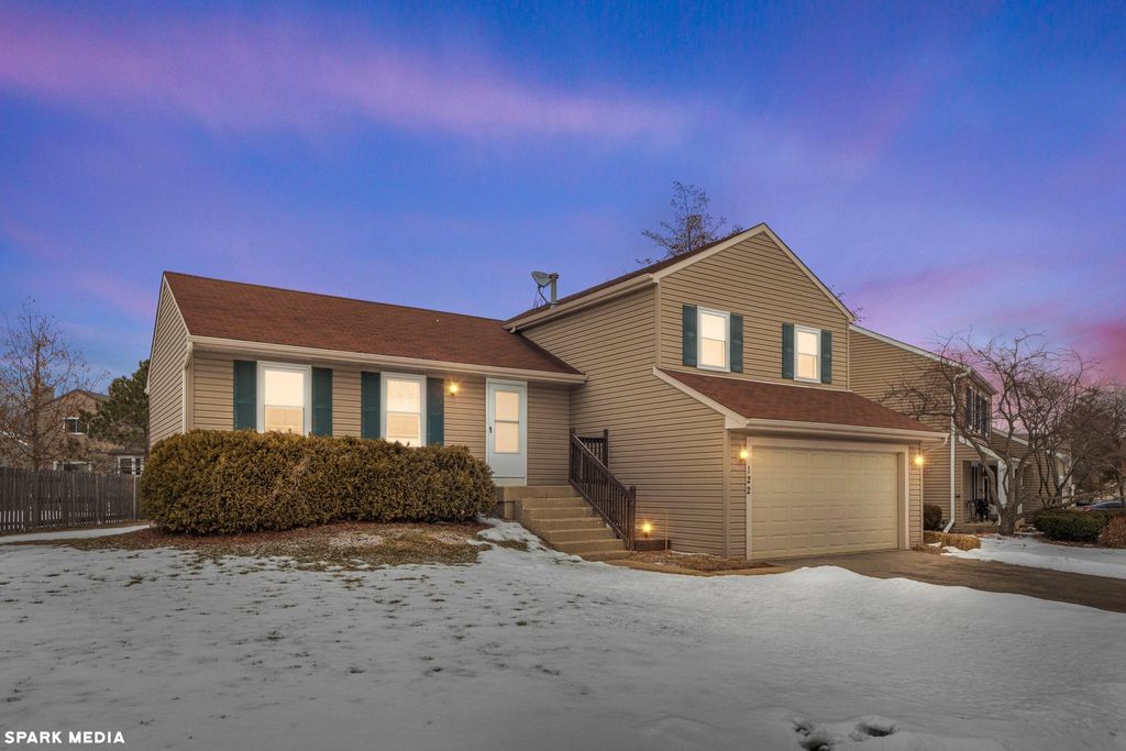 122 Canton Lane, Streamwood, IL 60107