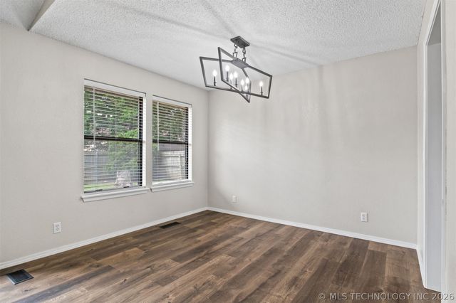 10002 E 117th Place S, Bixby, OK 74008