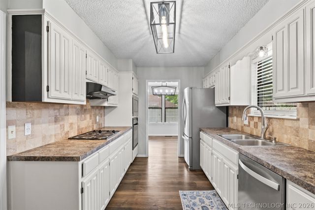 10002 E 117th Place S, Bixby, OK 74008
