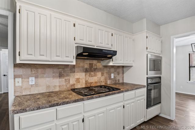 10002 E 117th Place S, Bixby, OK 74008