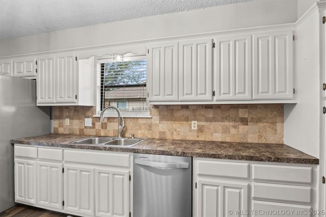 10002 E 117th Place S, Bixby, OK 74008