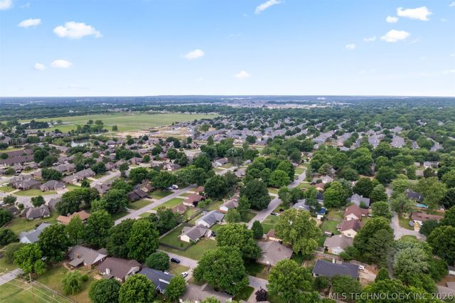 10002 E 117th Place S, Bixby, OK 74008