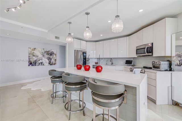 3370 Hidden Bay Dr 1207, Aventura, FL 33180