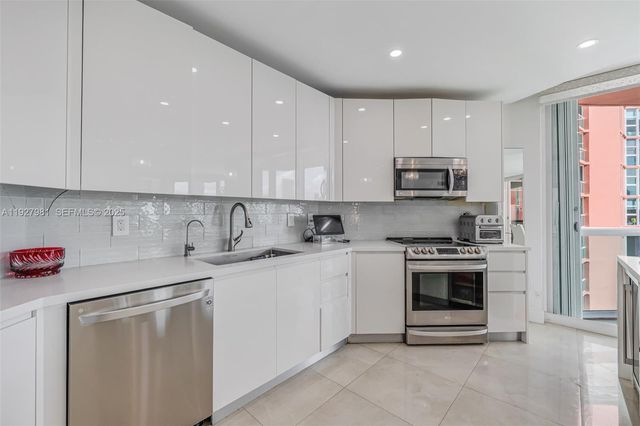 3370 Hidden Bay Dr 1207, Aventura, FL 33180