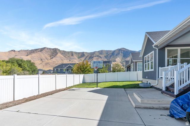 1897 E ROCK HOLLOW RD, Lake Point, UT 84074