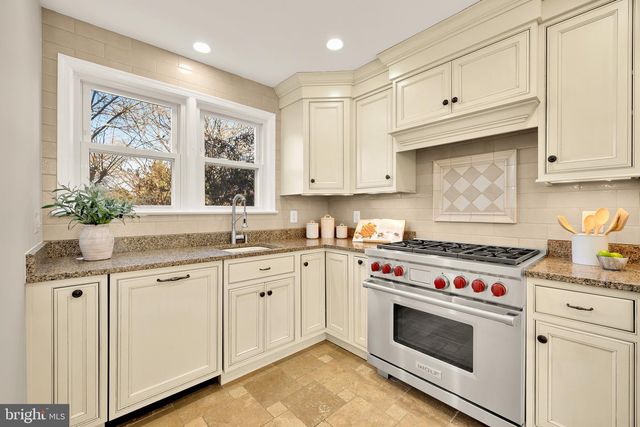 6068 HARDWICK PL, Falls Church, VA 22041