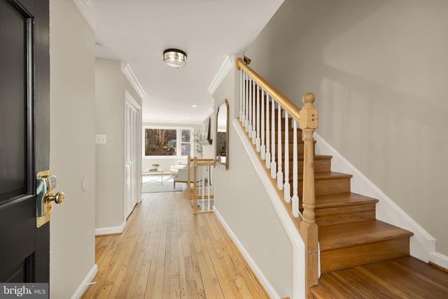 6068 HARDWICK PL, Falls Church, VA 22041