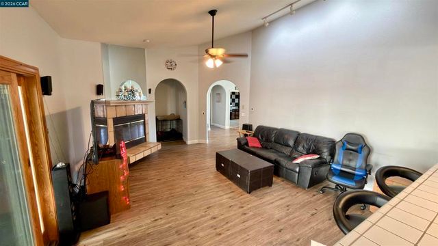 5593 Edgeview Dr, Discovery Bay, CA 94505