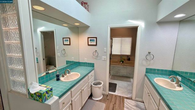 5593 Edgeview Dr, Discovery Bay, CA 94505