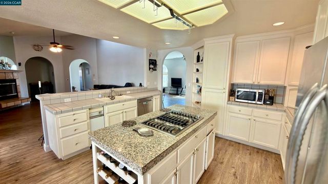 5593 Edgeview Dr, Discovery Bay, CA 94505