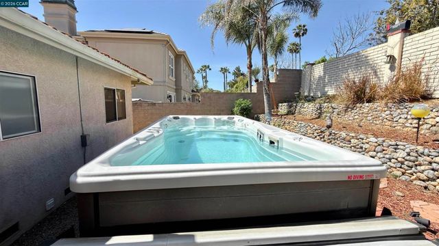 5593 Edgeview Dr, Discovery Bay, CA 94505