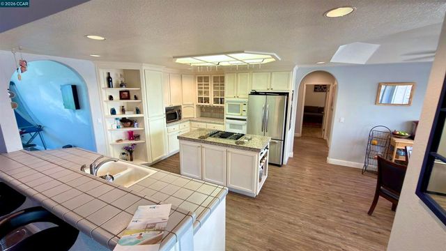 5593 Edgeview Dr, Discovery Bay, CA 94505