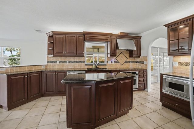 7918 CYPRESS LAKE DRIVE, Sarasota, FL 34243