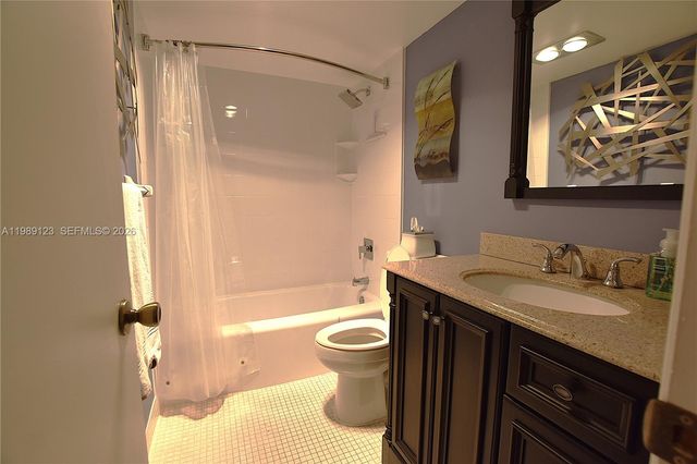 3800 Oaks Clubhouse Dr 309, Pompano Beach, FL 33069